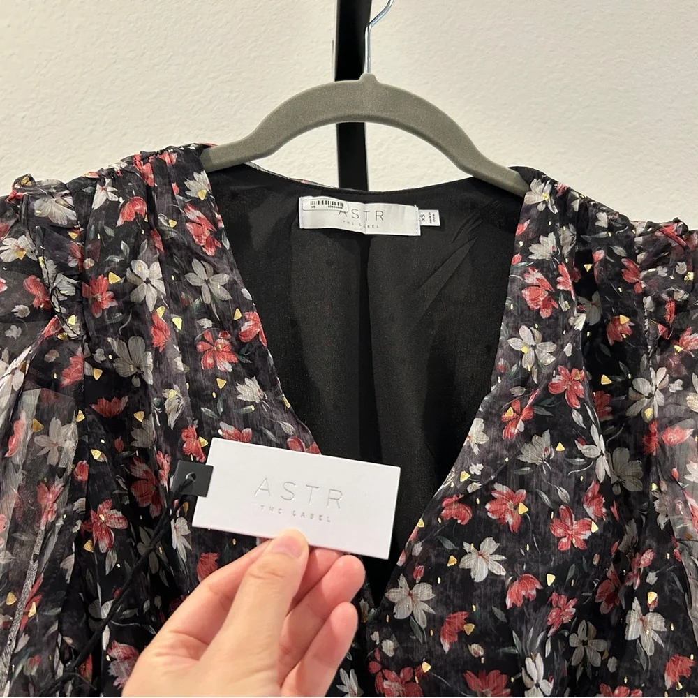 ASTR The Label Beverly Floral Puff sleeve top, Size XS, New with Tag